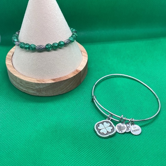 Alex and Ani Set of 2 Four Leaf Clover Charm
Bangle/Green & Silver Beaded/GC - Picture 7 of 9